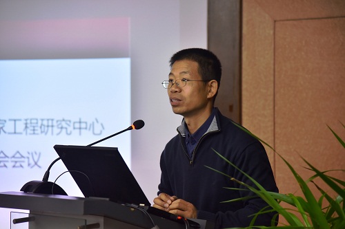 計算機所所長、中心主任郭宗明做研究中心的總體工作匯報.jpg